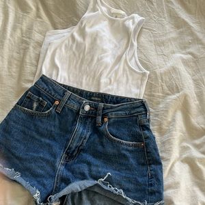 Wild Fable high rise, size 00/24, mom short h&m white tank